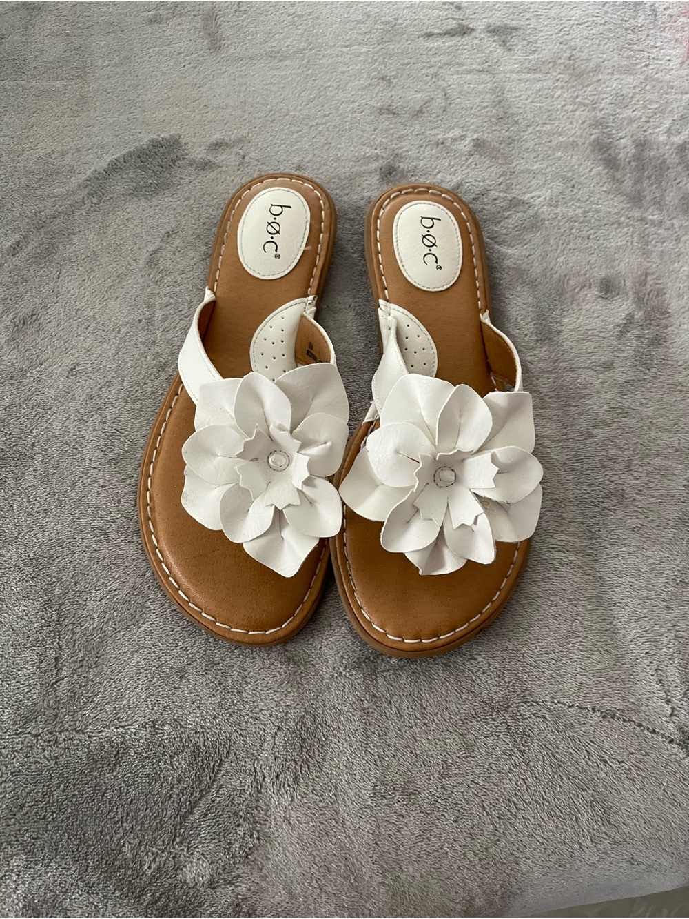 b.o.c. White Flower Slide Sandals